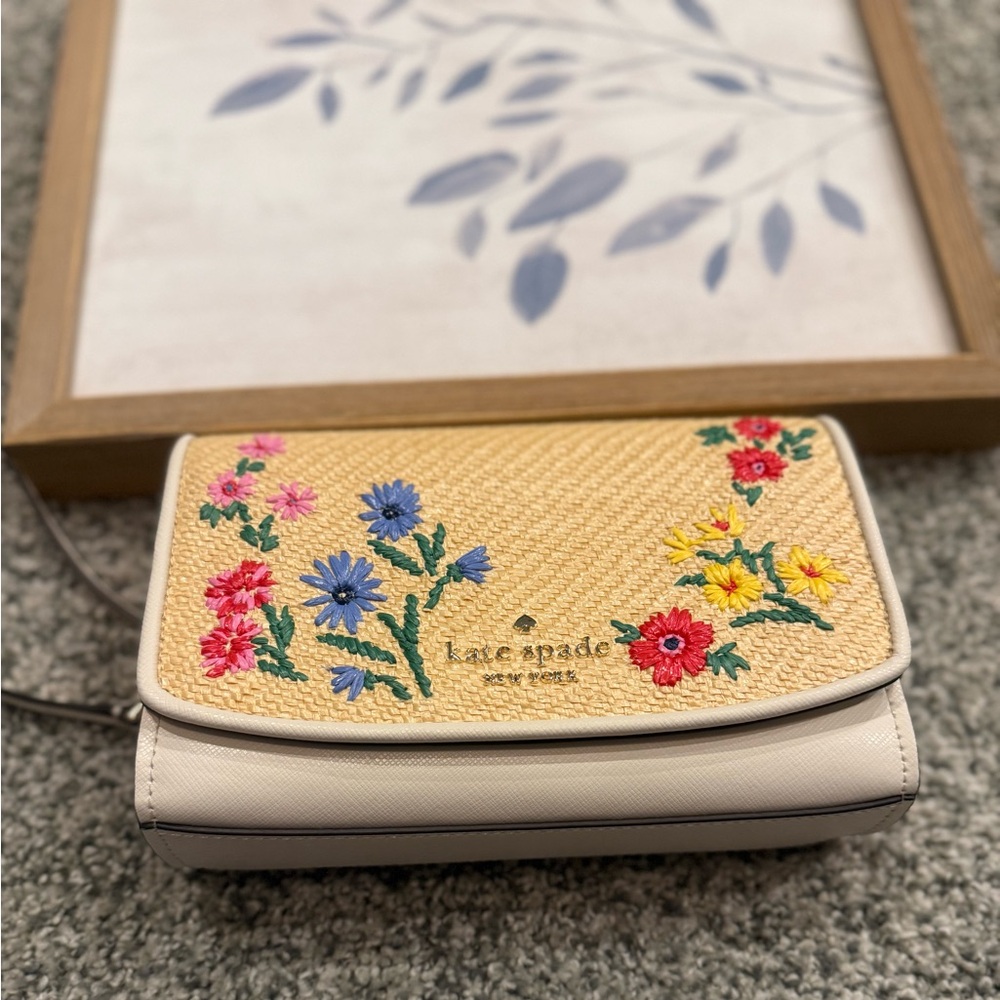 Kate Spade Floral Woven Straw Clutch/Crossbody Bag in Beige and Cream